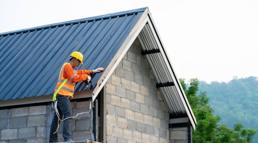 Professional gutter cleaning in Fort Klamath, OR